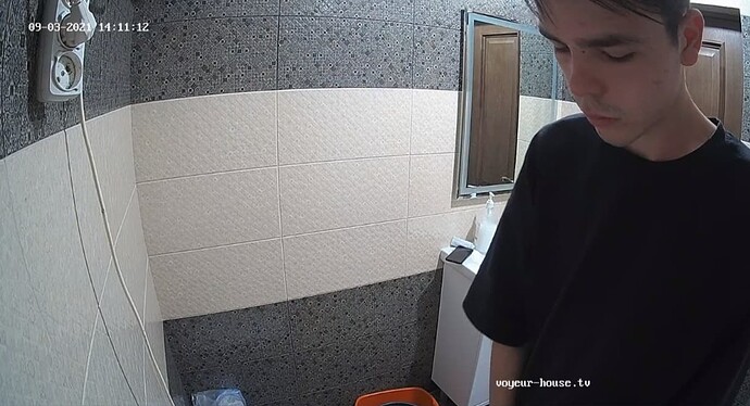 Siora, Tristan – Bathroom camera Voyeur House TV  cam116