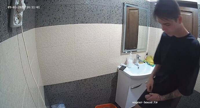 Siora, Tristan – Bathroom camera Voyeur House TV  cam116  (1)