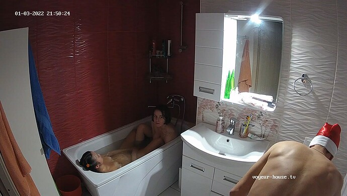 Bathroom camera at Cooper & Charlize reallifecam apartment at Voyeur House TV (cam19) 3 1.mp4_20220103_195242.712